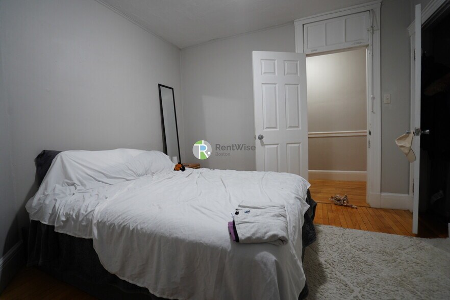 Building Photo - 142 Davis Ave