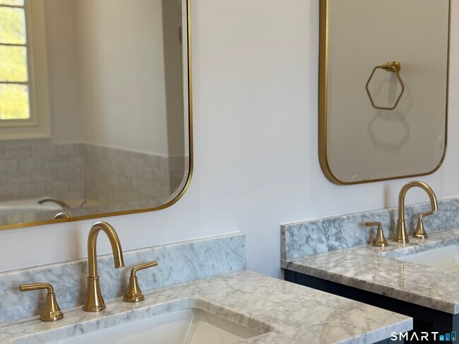 Building Photo - 59 Crescent Rd