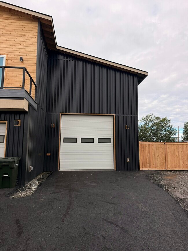 Building Photo - 8936 Arlon St