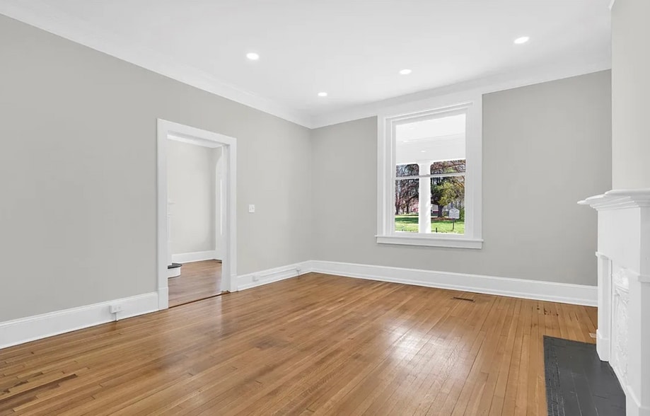 Building Photo - 507 W Washington St