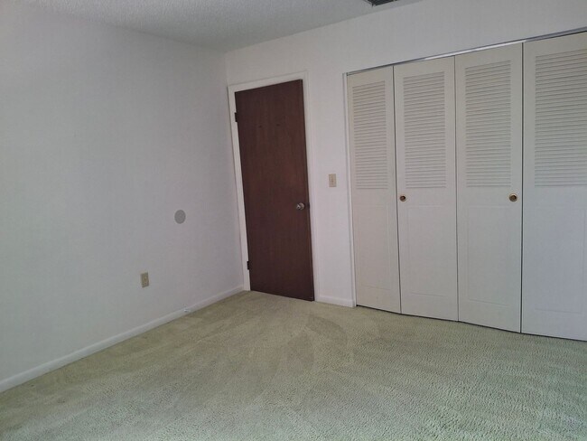 Building Photo - 2/2 in Silver Spring Shores 55+