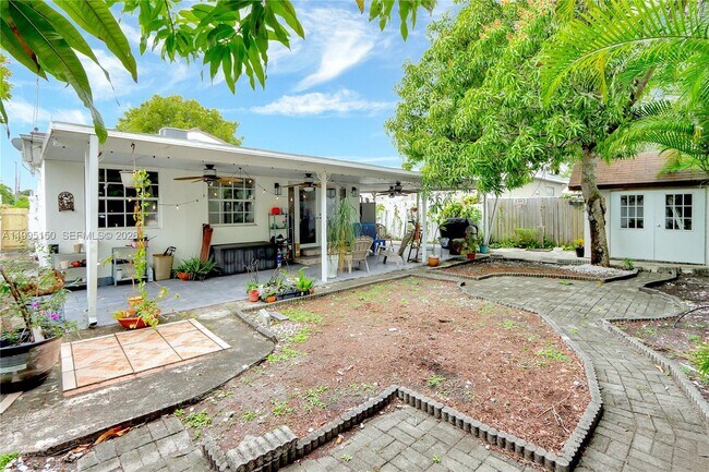 Building Photo - 5509 SW 6th St