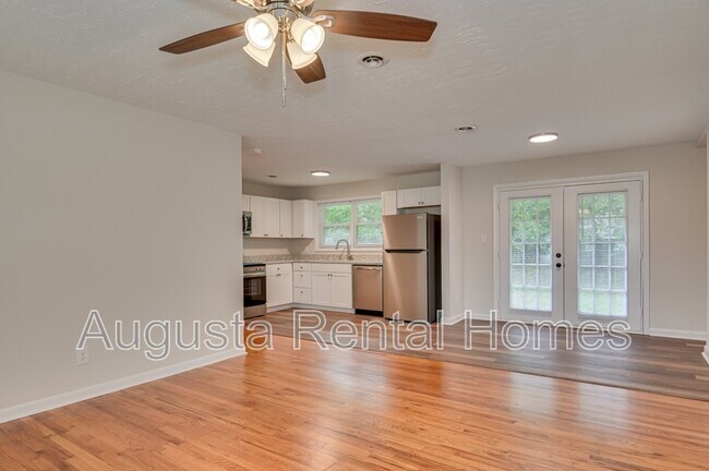 Building Photo - 1406 Ridgewood Dr