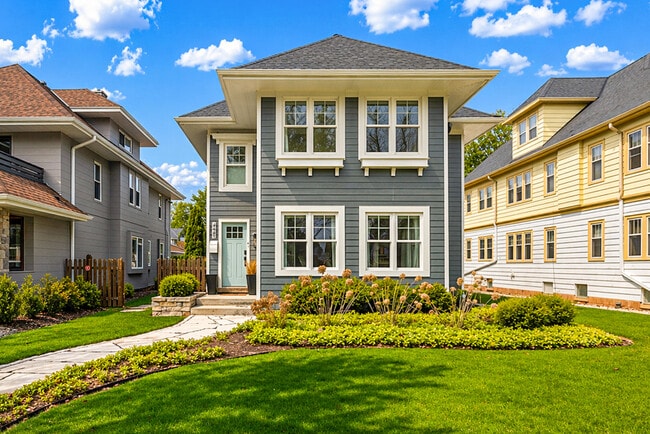 Building Photo - 4445 N Frederick Ave