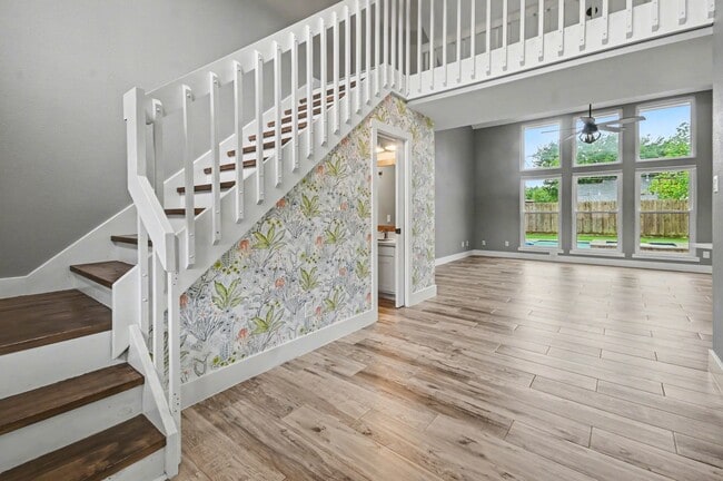 Building Photo - 522 Crestwood Dr