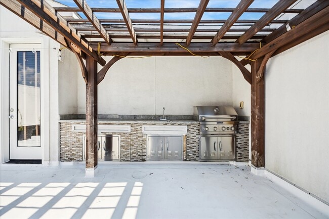 Building Photo - 4715 Jackson St