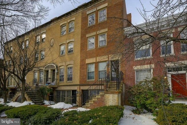 Building Photo - 226 3rd St NE