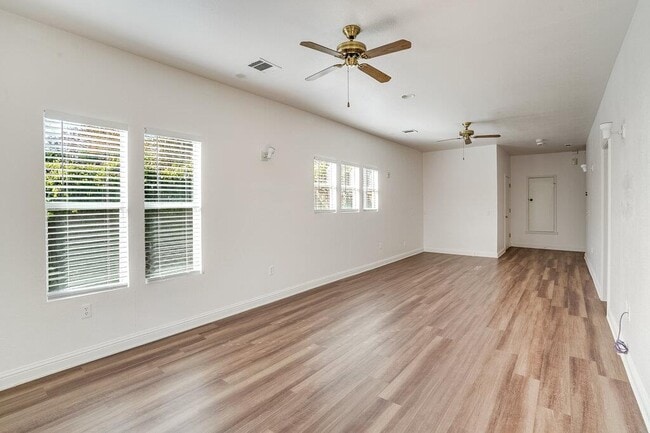 Building Photo - 809 Theresa Ave