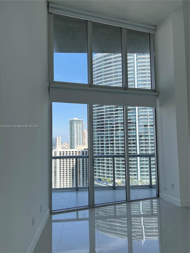 Building Photo - 465 Brickell Ave