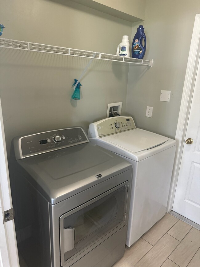 Washer and Dryer included - 3002 NW Douglas Cir