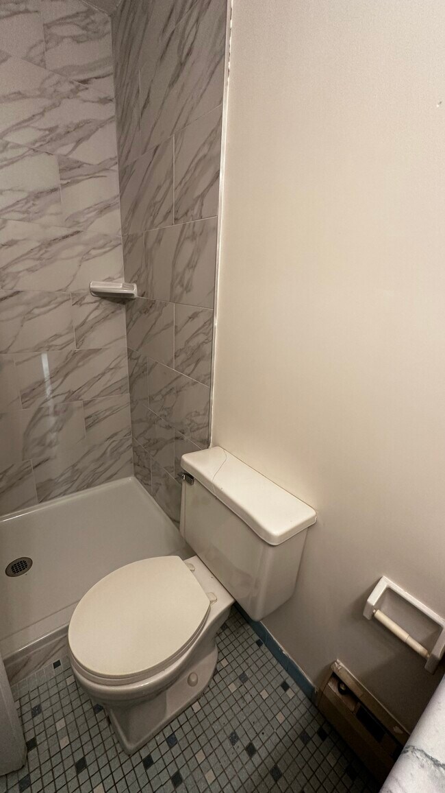 Building Photo - 1101 Bromley Est