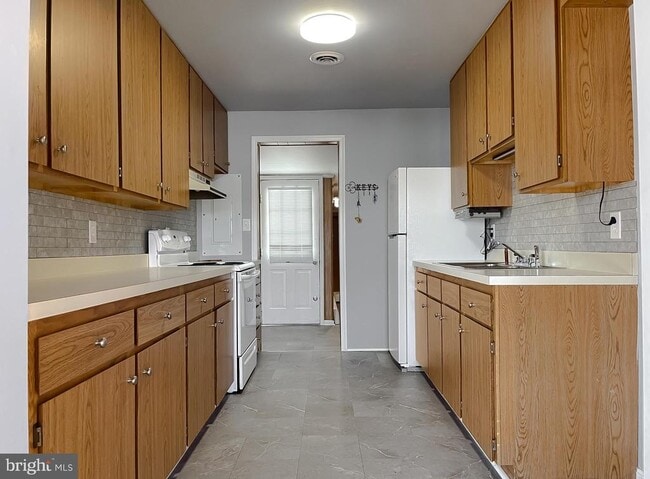 Building Photo - 37117 Moore Rd