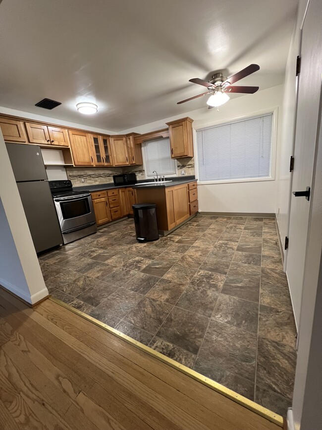 Kitchen / Dining Room - 5005 SE Woodward St