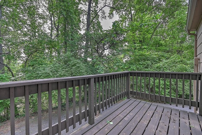 Building Photo - 252 Wildwood Dr