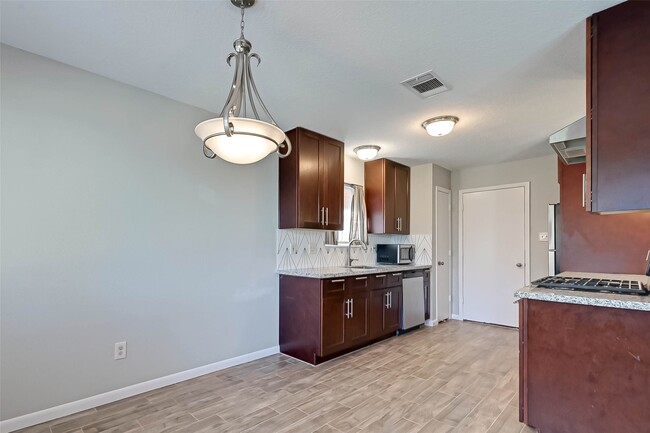 Building Photo - 1003 Shadow Mountain Dr
