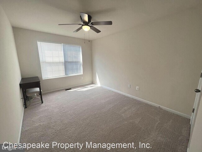 Building Photo - 3 br, 3.5 bath House - 1009 Red Clover Road