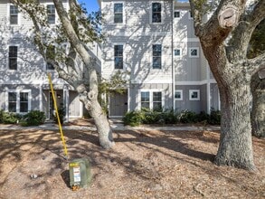 Building Photo - Modern Beaufort Townhome available for Long Term Rental