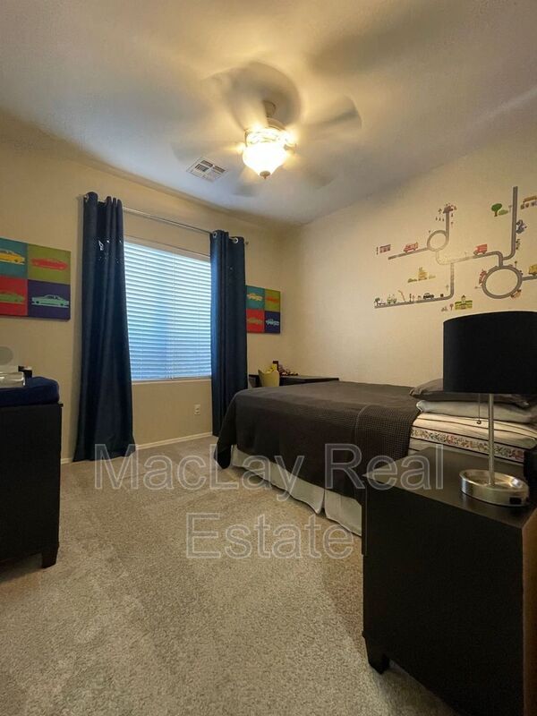 Building Photo - 617 W Jasper Dr