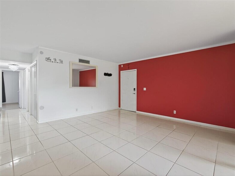 Building Photo - 8400 W Sample Rd