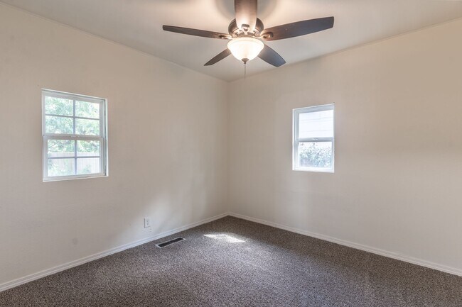 Building Photo - RENT TO OWN – Warr Acres!