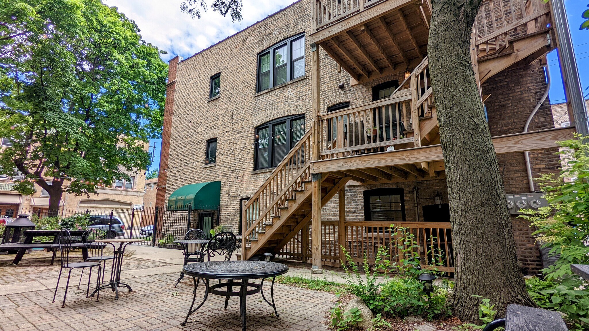 Building Photo - 4011 N Avers Ave