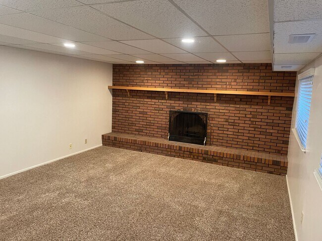 Building Photo - Spacious 5-Bedroom Home Near Little Cotton...