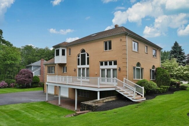 Building Photo - 188 Sanborn Ln