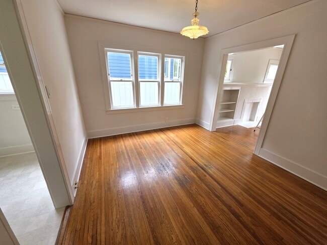 Building Photo - 126 Breeze Ave