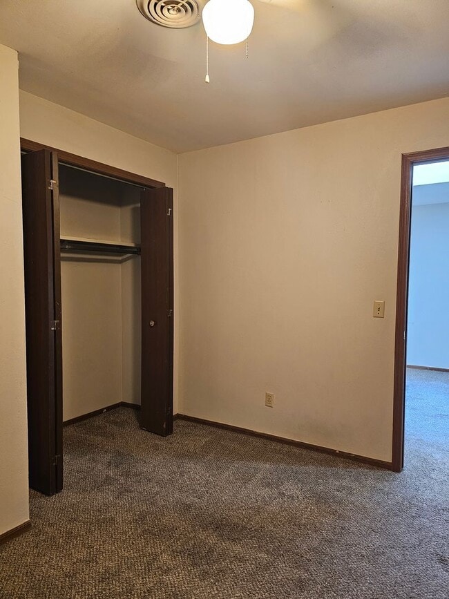 Building Photo - One Bedroom Apartment Downtown