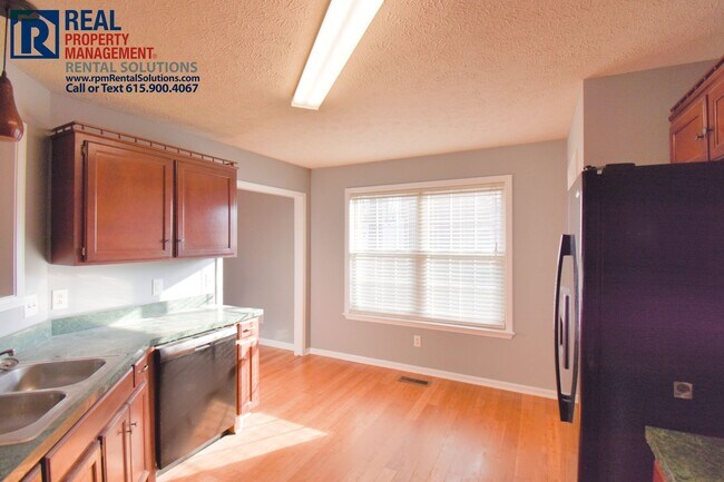 Building Photo - Adorable all brick 3 bedroom home in Smyrna!