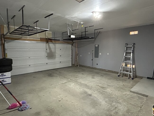 Building Photo - 7115 Vista Terraza Dr NW