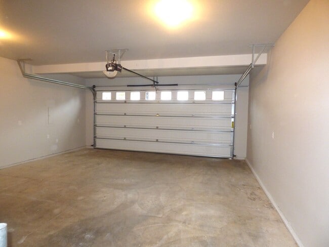 Building Photo - 5 Bedroom Home in South Salem! Near I-5