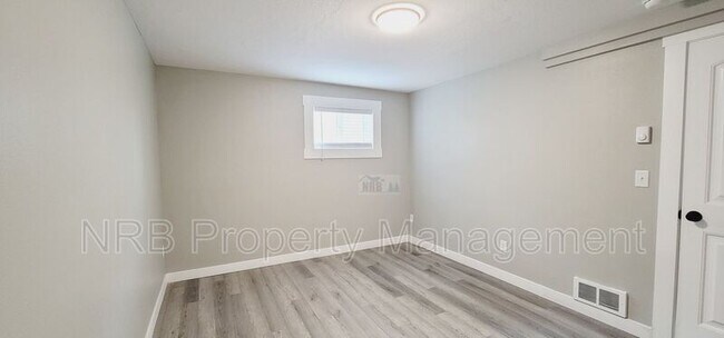 Building Photo - 3216 E Roosevelt Ave