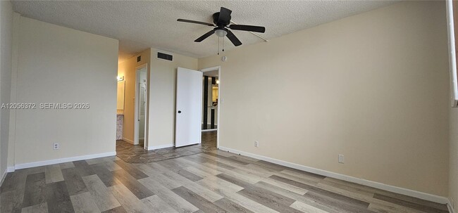 Building Photo - 403 NW 68th Ave