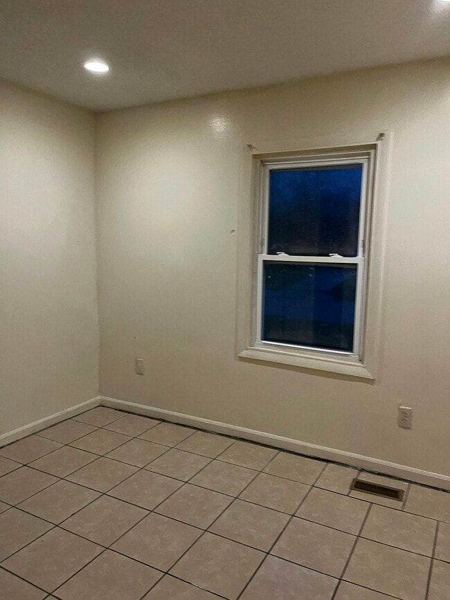 Building Photo - 5229 Rucks Rd