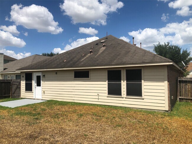 Building Photo - 1211 Colonial Manor Dr