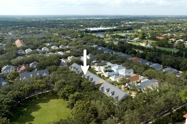 Building Photo - 340 Jacaranda Dr