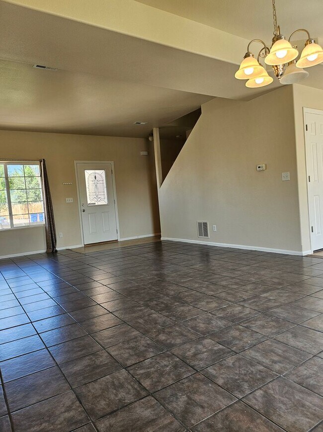 Building Photo - ALL PROSPECTIVE TENANTS MUST SUBMIT A $58 ...