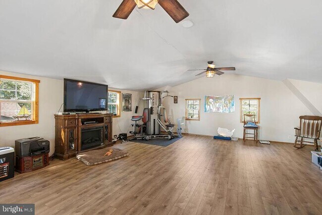 Building Photo - 1348 Carpenters Point Rd