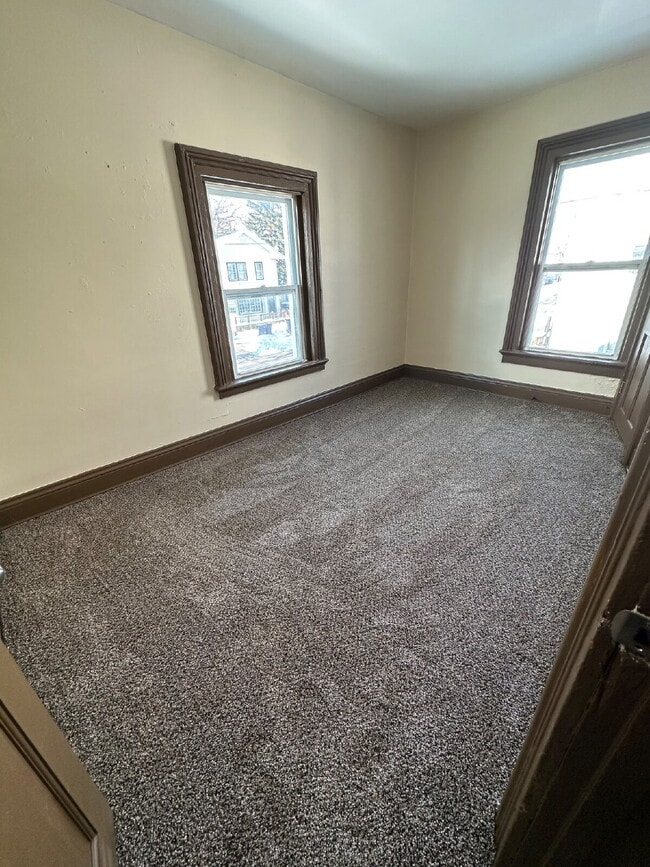 Building Photo - 171 Linn St