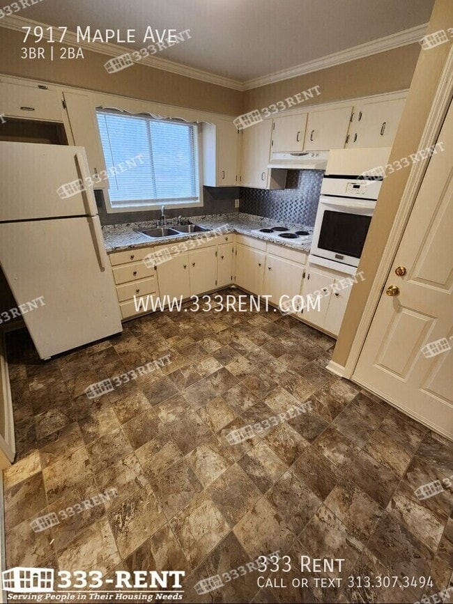 Building Photo - 7917 Maple Ave