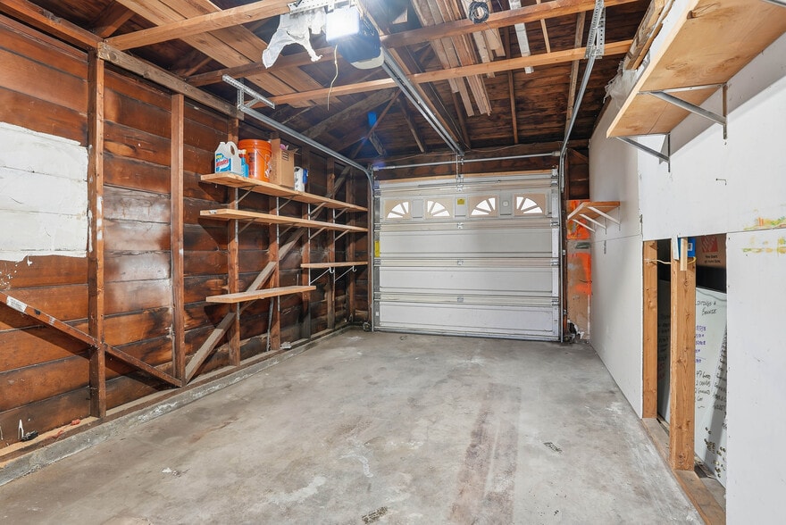 Building Photo - 729 W Augusta Ave