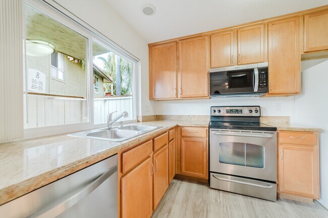Building Photo - 615 Fredricks Ave