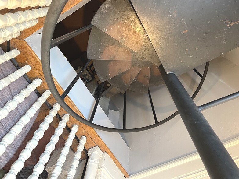 Building Photo - 482 Beacon St