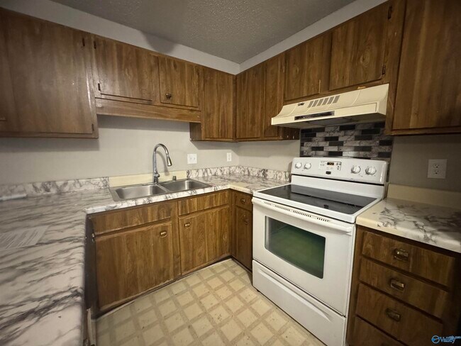 Building Photo - 2703 Lantern Walk SE