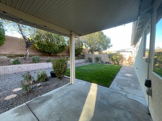 Building Photo - Carry Over Showing: This property has been...