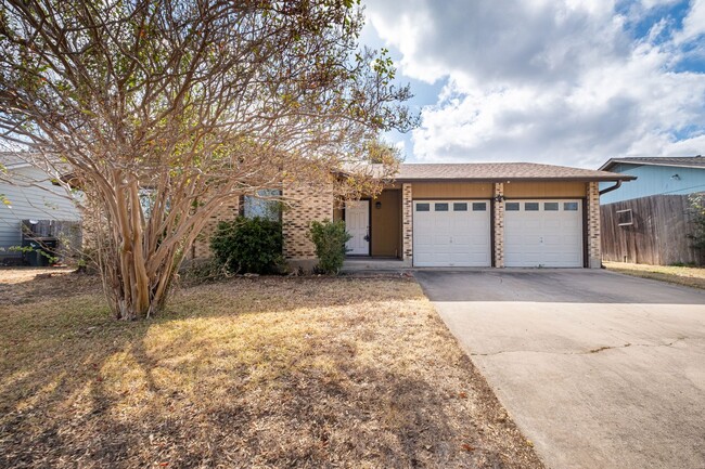 Primary Photo - Original 3 Bedroom, 2 Bath Home in Oak Bro...