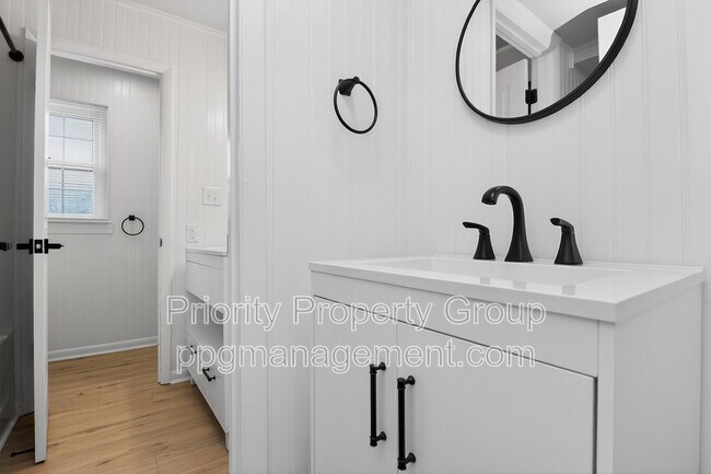 Building Photo - 4601 Coronado Dr