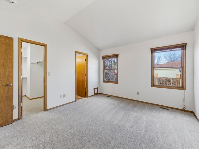 Building Photo - Beautiful Home with New Carpets, Fenced Yard, A/C, and Finished Basement!