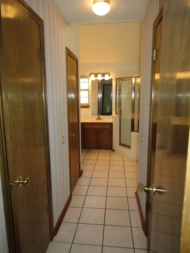 Building Photo - 6106 John Chisum Ln